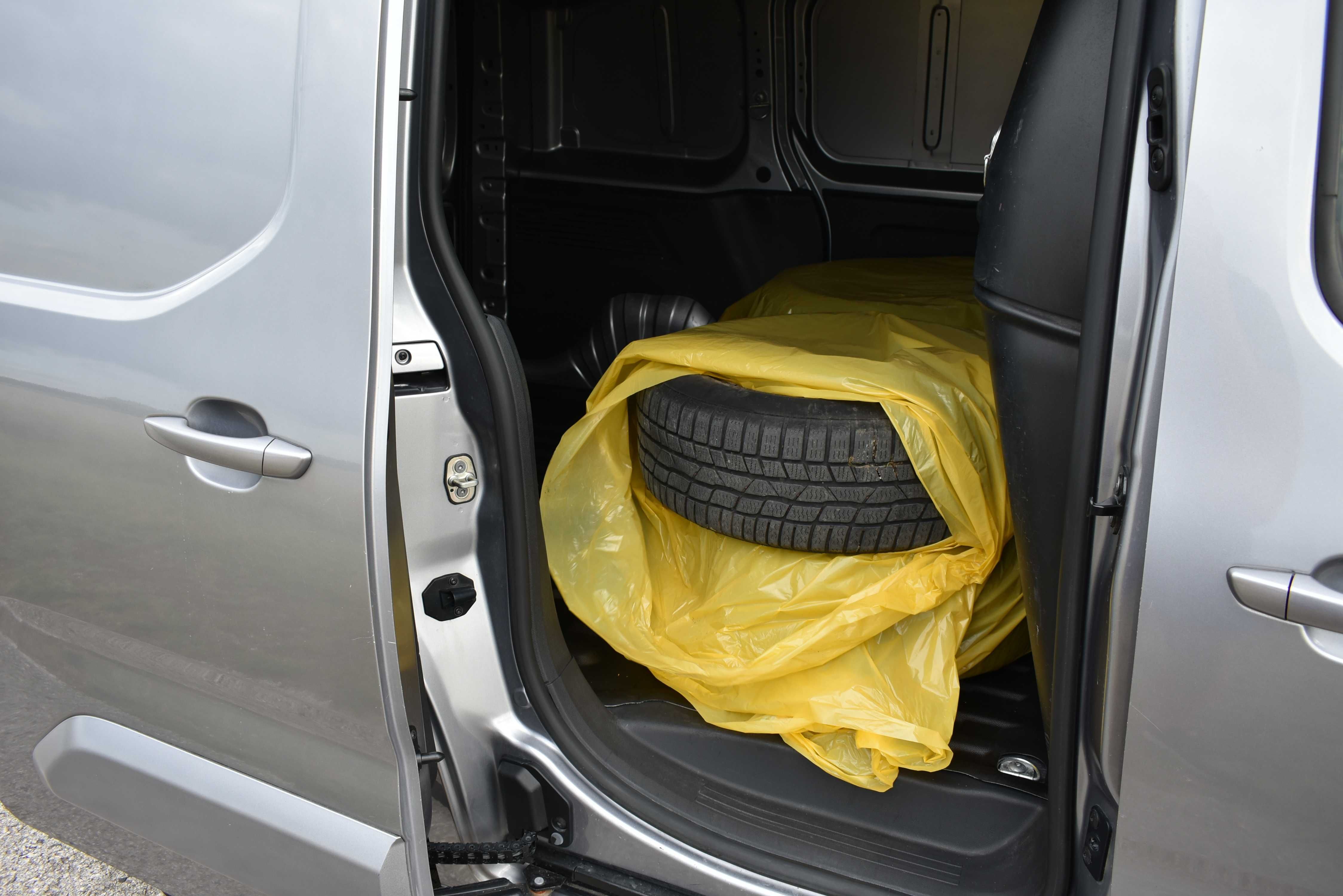 BEZWYPADKOWY Citroen BERLINGO 1.6HDI 2019r FVat23% Navi PDC Nowe Opony