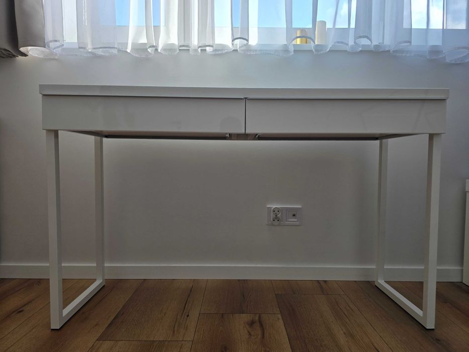 Biurko/Toaletka IKEA BESTÅ BURS, biały połysk, 120x40x74,5 cm