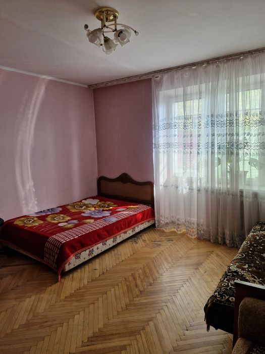 Продаж 1 кім.квартири цегла ремонт меблі р-н Лікарні Шв.допомоги