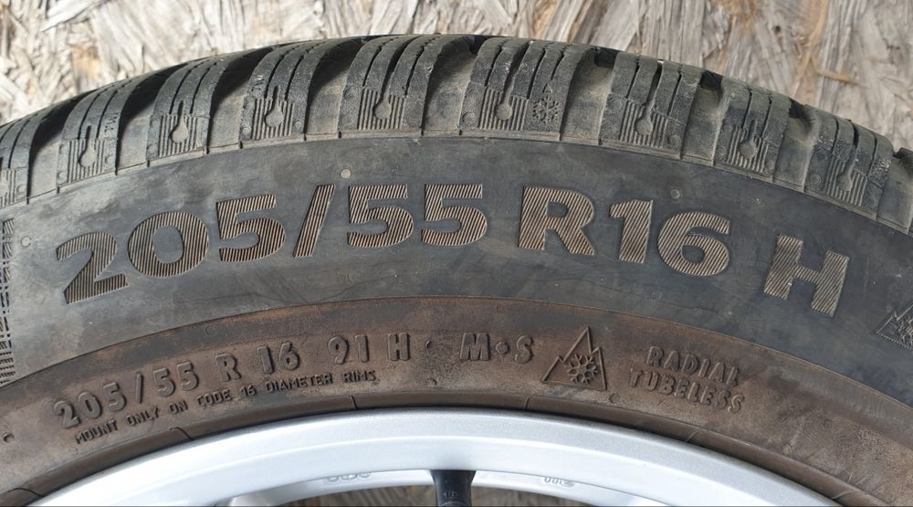 Opony zimowe Continental 205/55 R16 bieżnik 6 mm używane