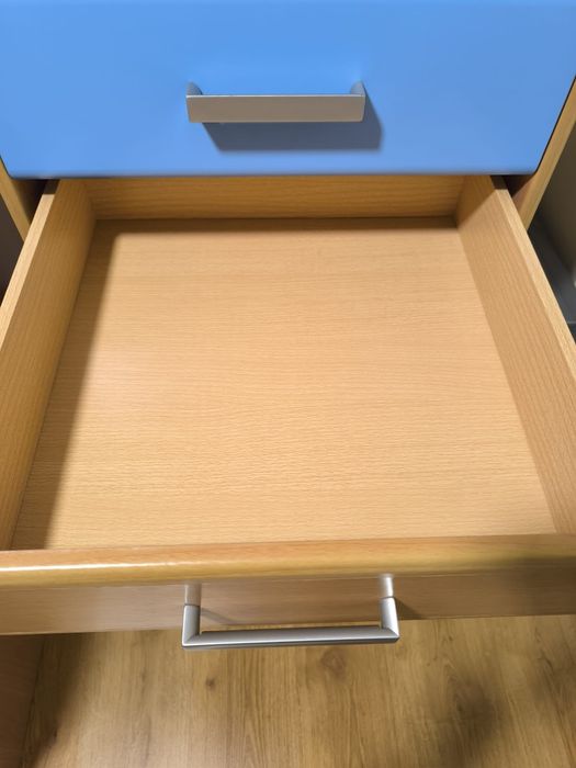 Quarto para jovens com 2 camas e camiseiro