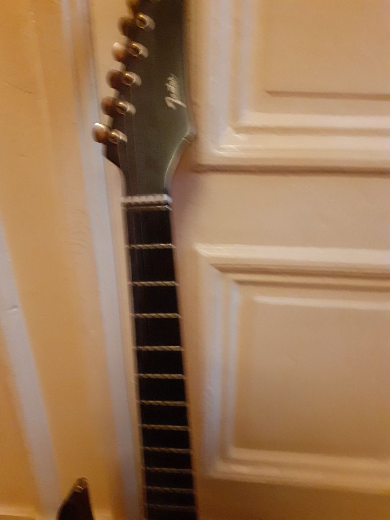 Gitara elektryczna Jantar.