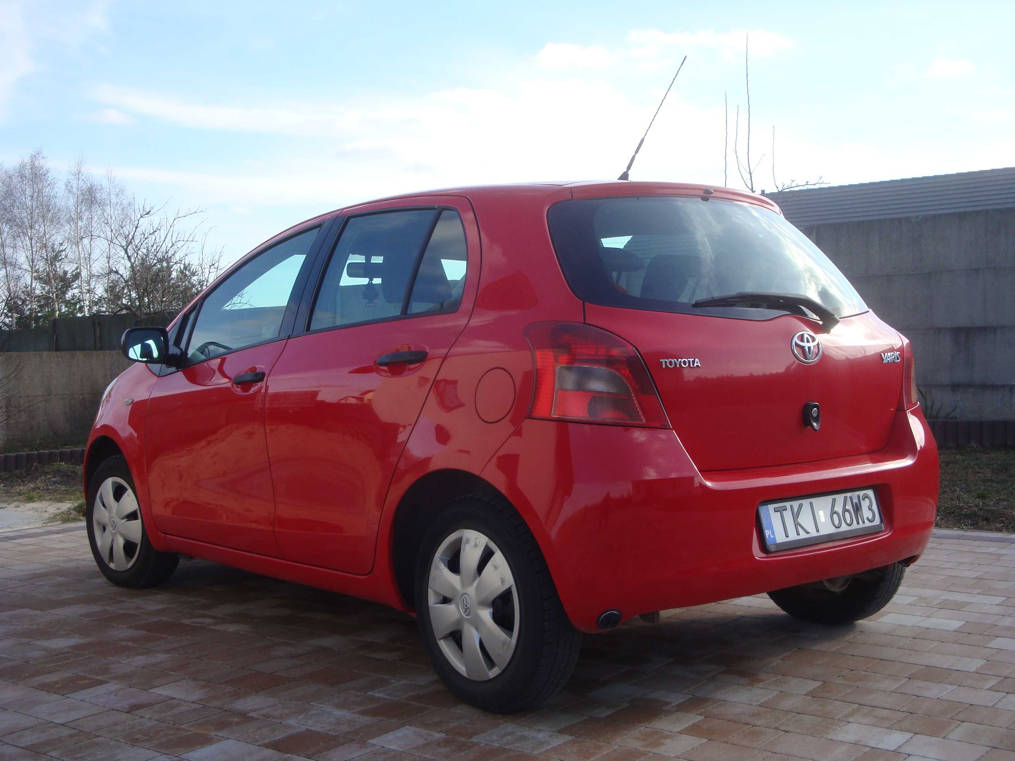 Toyota Yaris 1.0 z LPG, polski salon