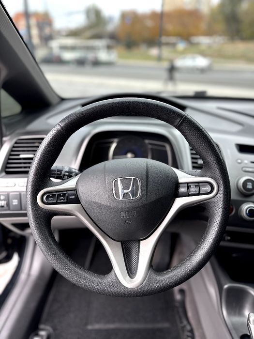 В продаже Honda Civic 2008 года 1.3 гибрид