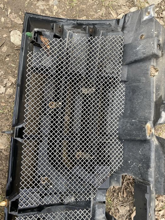 Решітка радіатора Mitsubishi Pajero Wagon 4 паджеро