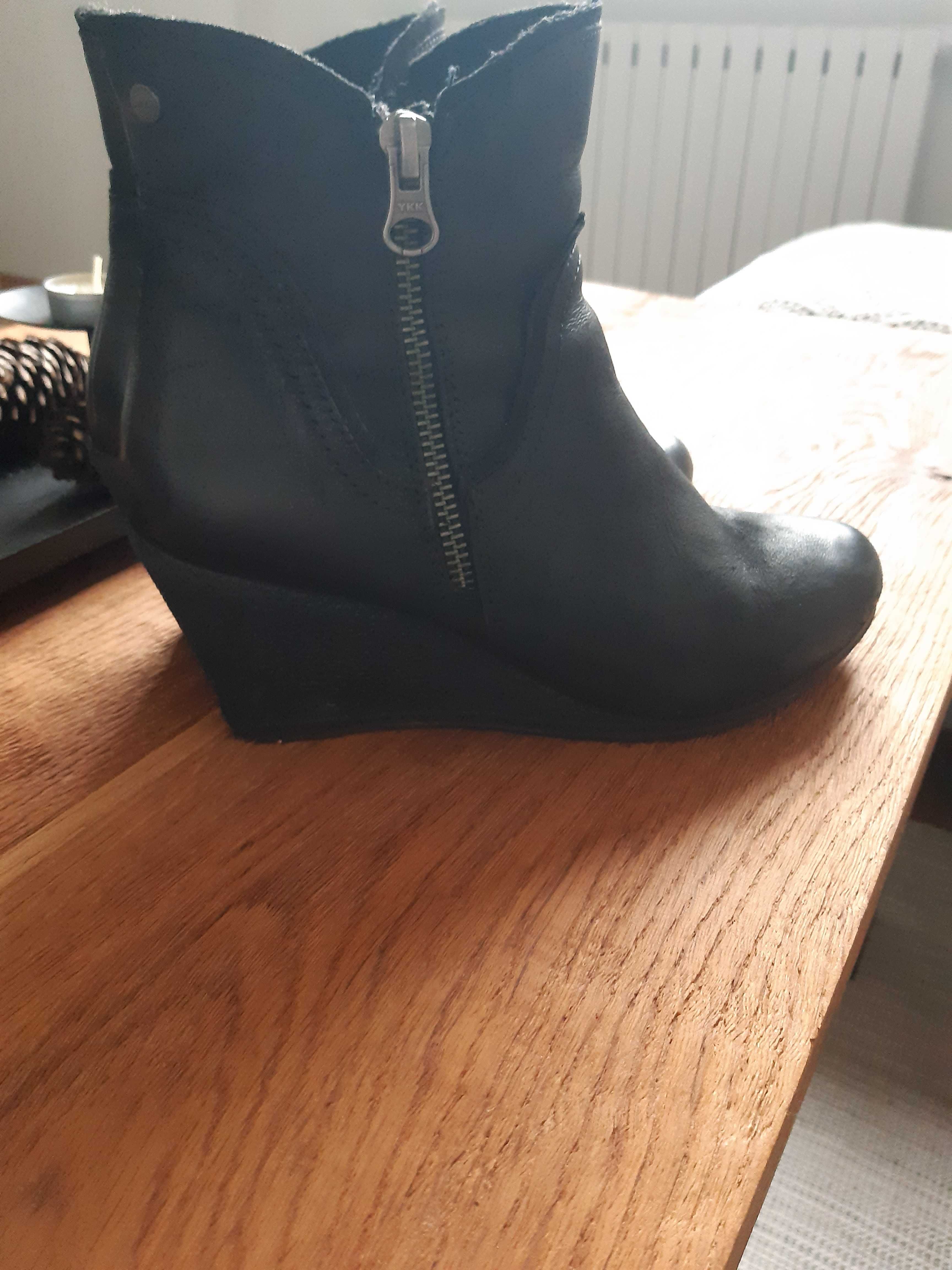 Botki na koturnie lasocki 37