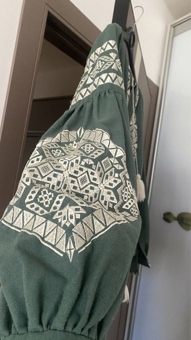 Вишиванки на полотні- льон