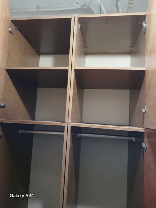 Шкаф з двох частин, Б\В