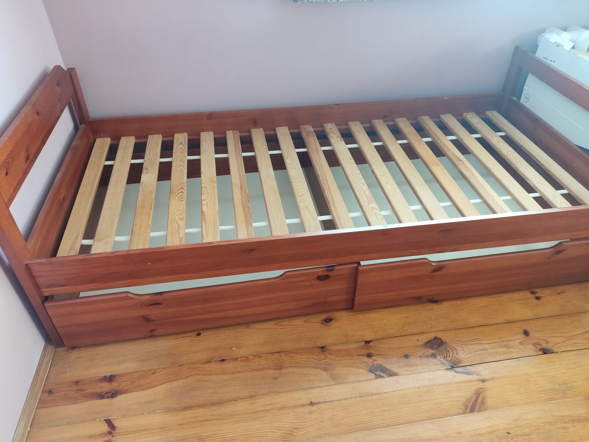 Łóżko pojedyncze z szufladami drewniane
