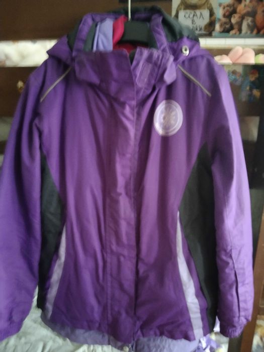 Куртки на дівчинку'