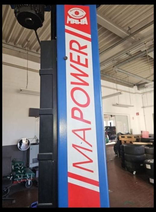 Podnośnik  dwukolumnowy  2500 kg