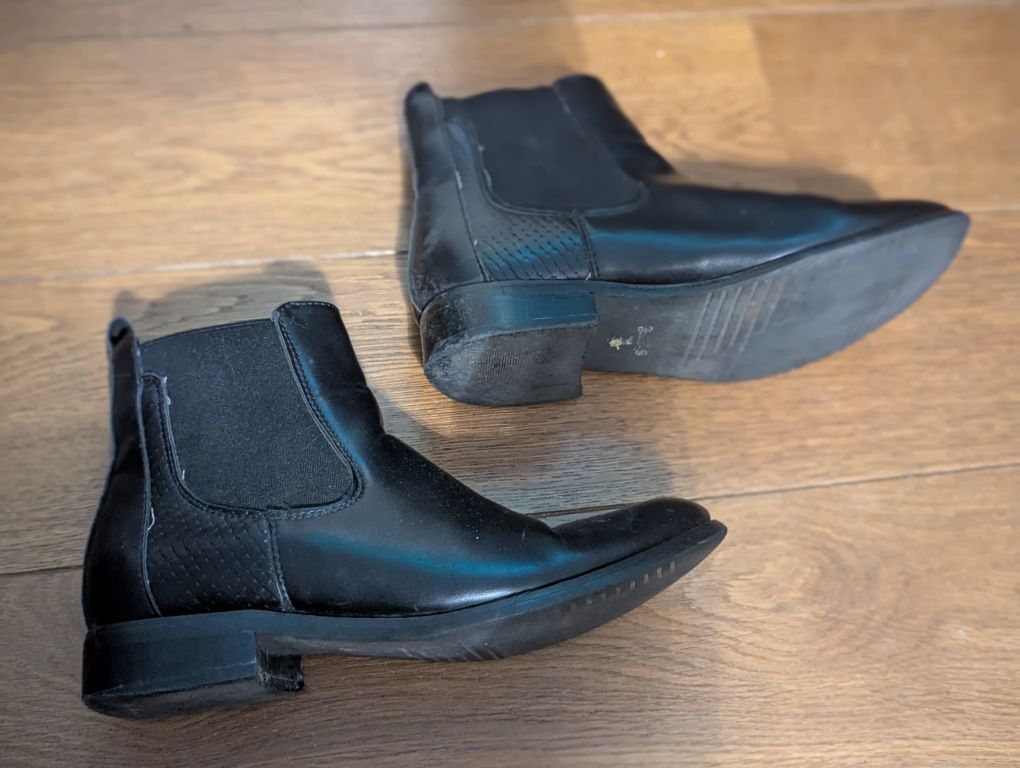 Buty eleganckie lekko ocieplane r. 38 botki