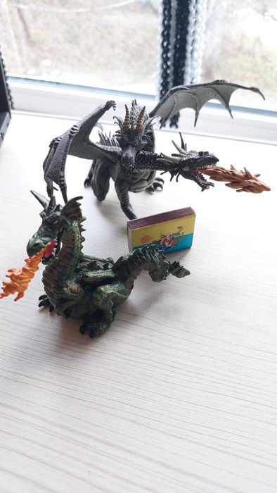 Вогнедишачі дракони двоголовий та звичайний з Ірландії