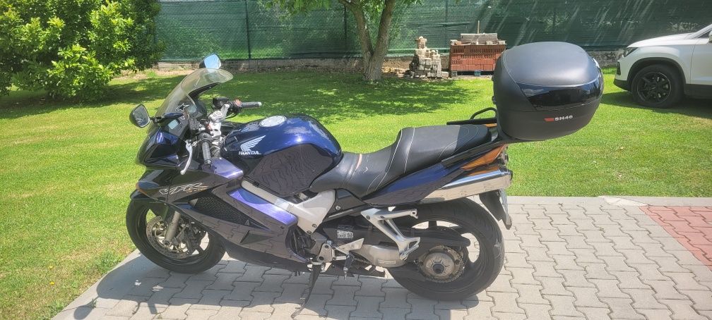 Honda vfr800 v-tec