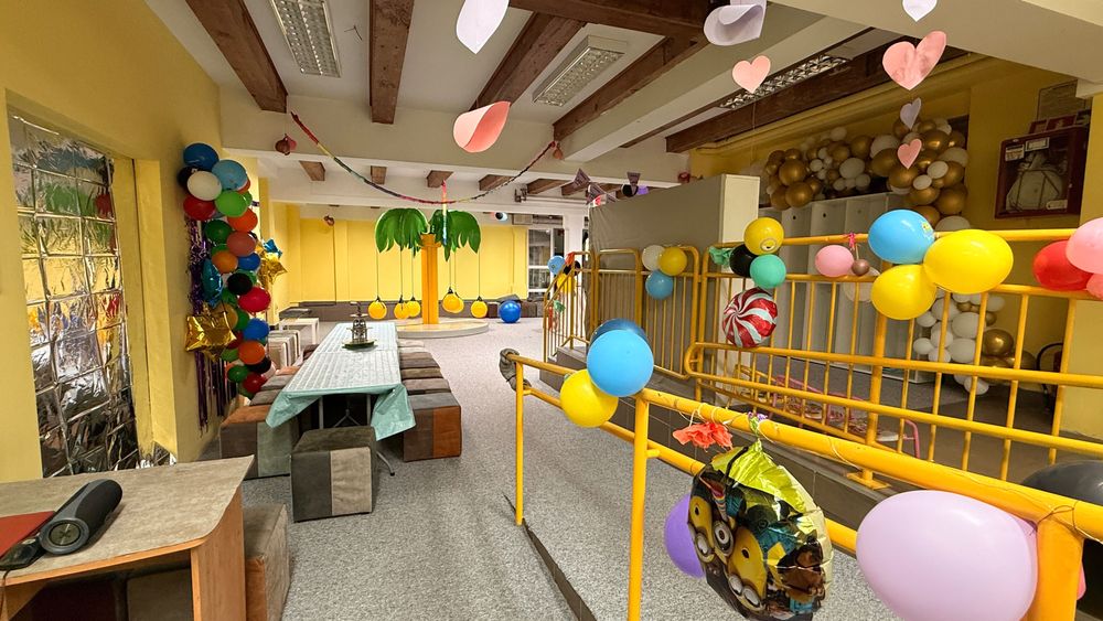 Dom Handlowy w Starym Młynie - Hostel - Hala produkcyjna - Bawialnia