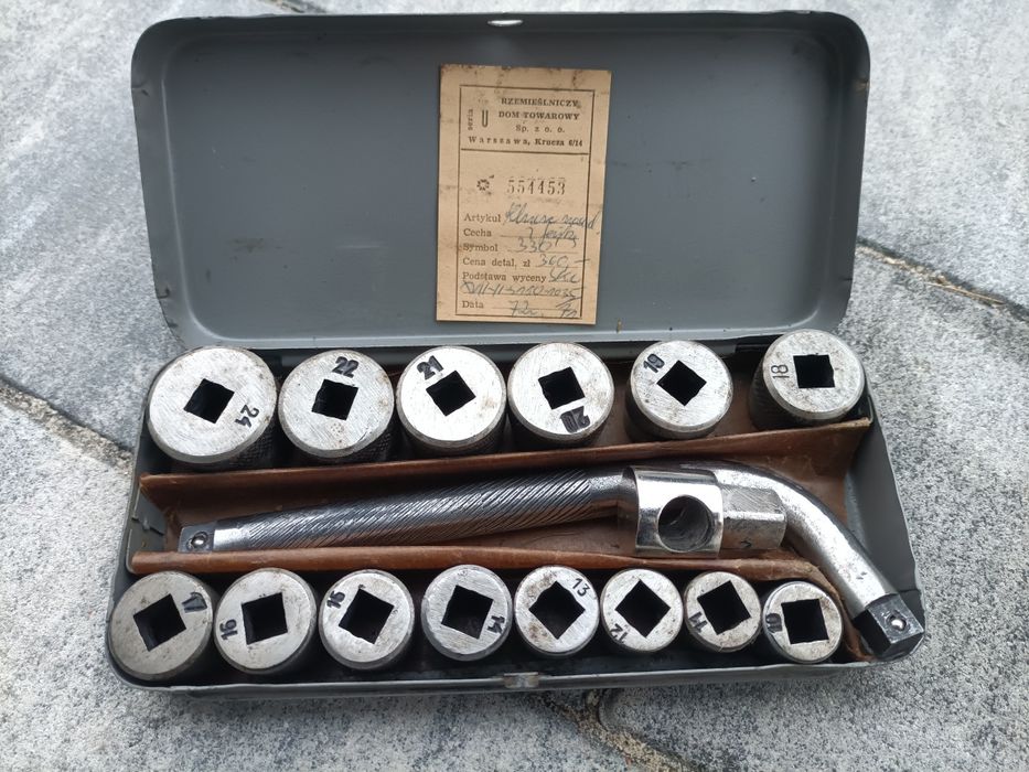 Zestaw kluczy nasadowych 10-24 PRL 72 rok