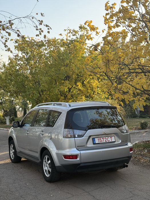 Mitsubishi Outlander 2011 ГОД 2.0 дизель полный привод