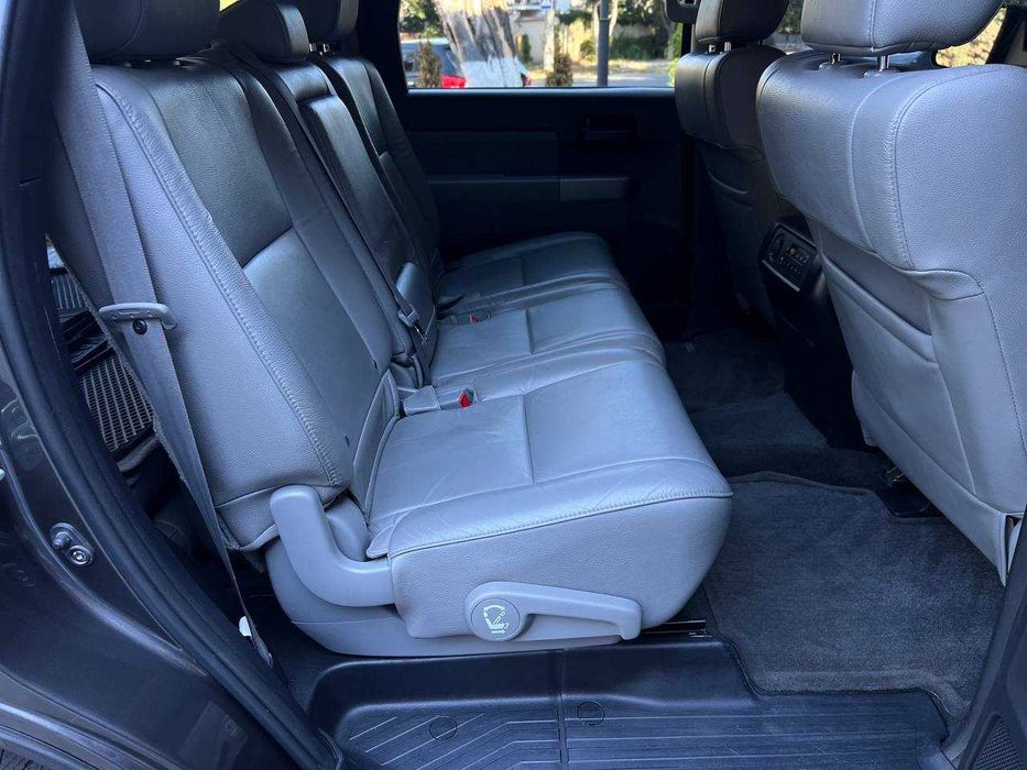 Toyota Sequoia 2016