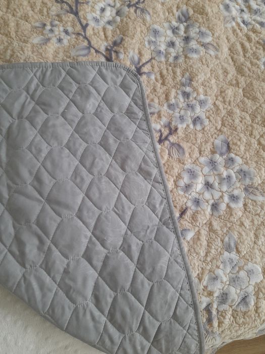 Стьобане покривало плюс дві подушки