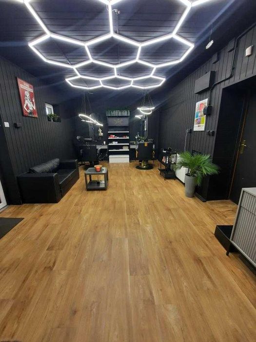Wynajmę fotel barberski w nowoczesnym salonie z baza klientów 5* books
