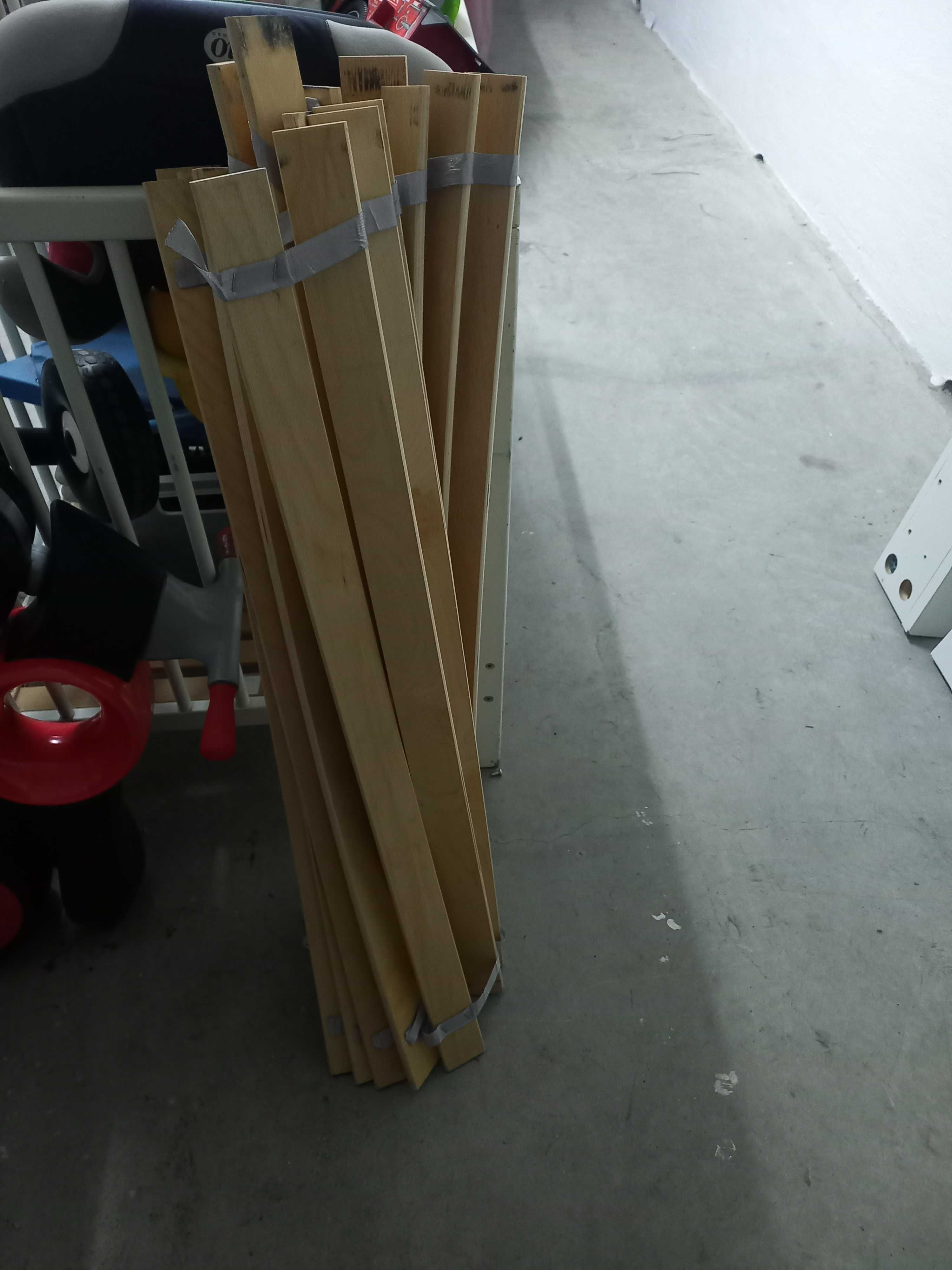 Cama IKEA solteiro 90x200 + colchão molas ensacadas e estrado (1 ano)