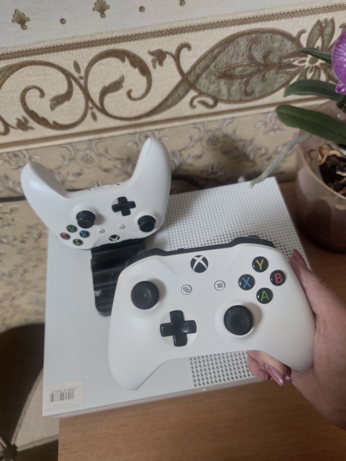 Xbox one s 500gb white в отличном состоянии