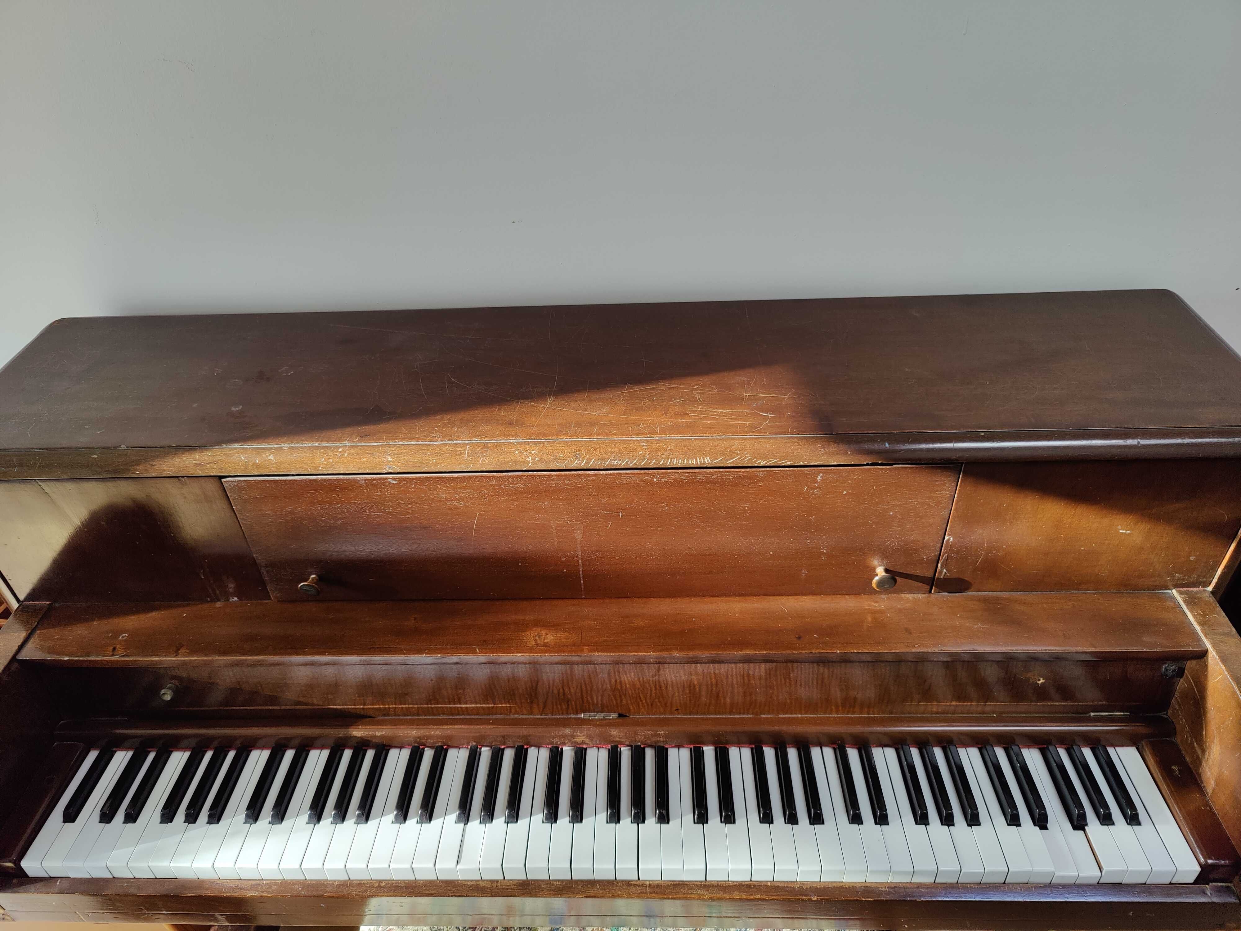 Piano vertical Steinway modelo A1253