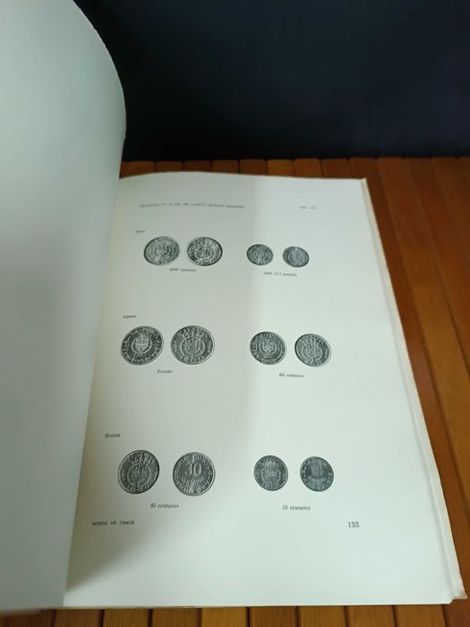 Raro Monumental livro Moeda de Timor 1ª edição 1964