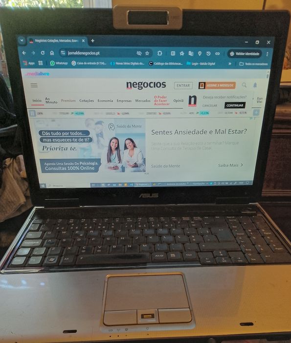 Computadores Toshiba e ASUS