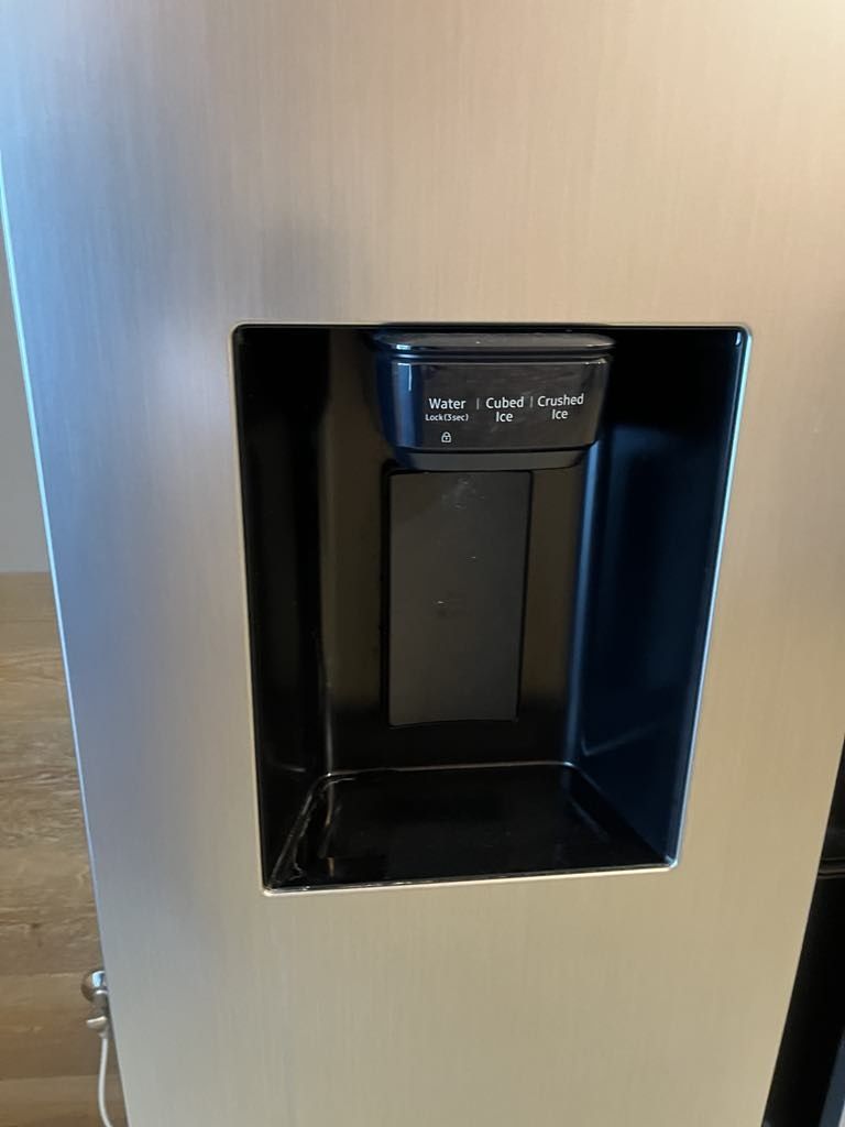 Lodówka Samsung, model RS68N8661S9