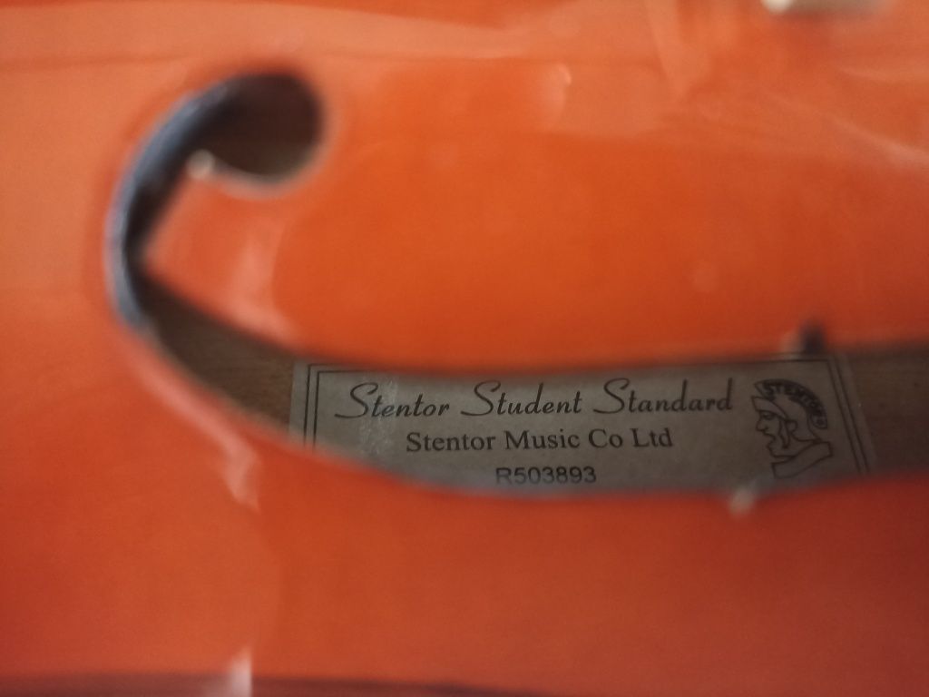 Violino Stentor Student Standard Violin Outfit, 1/2 com espaleira.