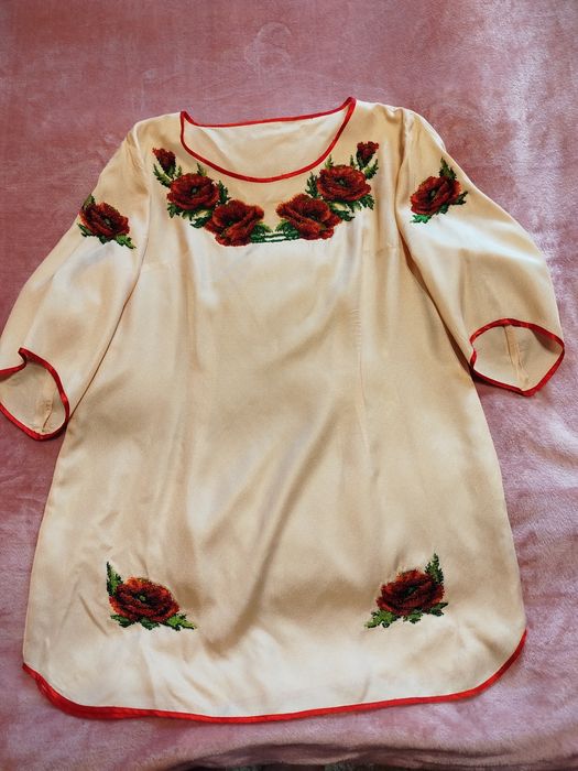 Вишиванка жіноча вишита бісером