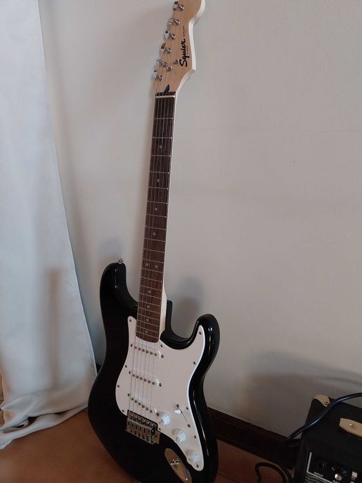 Guitarra elétrica FENDER