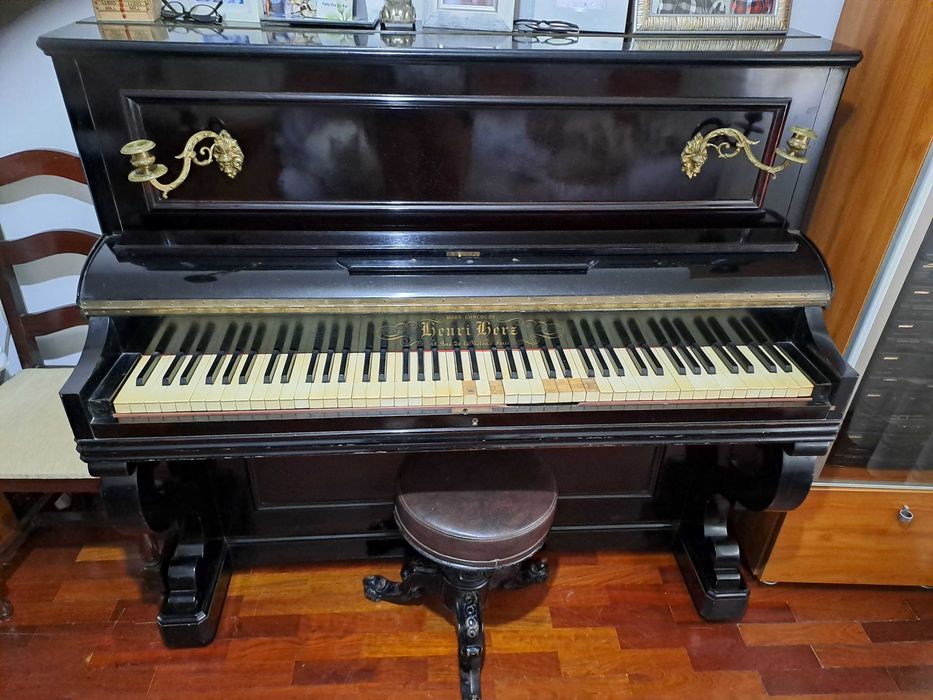 Piano vertical  de 1855 de Hery Herz. Urgente. Por falta de espaço