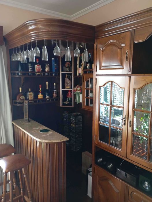 Móvel de Madeira Clássico ou Tradicional