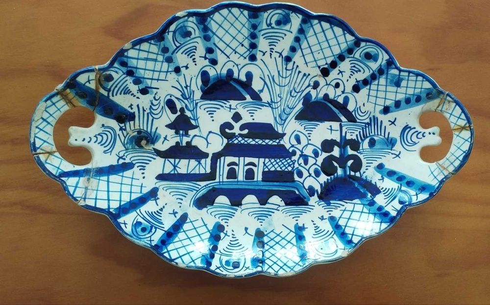 Conjunto de duas travessas em faiança miragaia