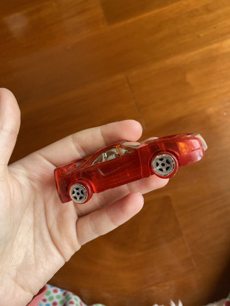 Carrinho de plastico vermelho lanterna vintage