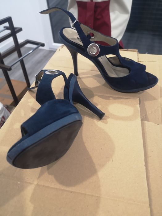 Sandálias azuis de salto alto fino, Calçado Guimarães. 35