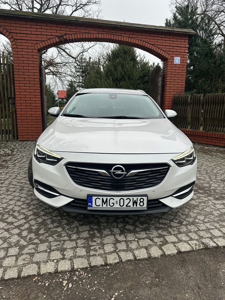 Opel insignia B Kamery 360’ napęd 4x4 hak navi bardzo bogata PIĘKNA