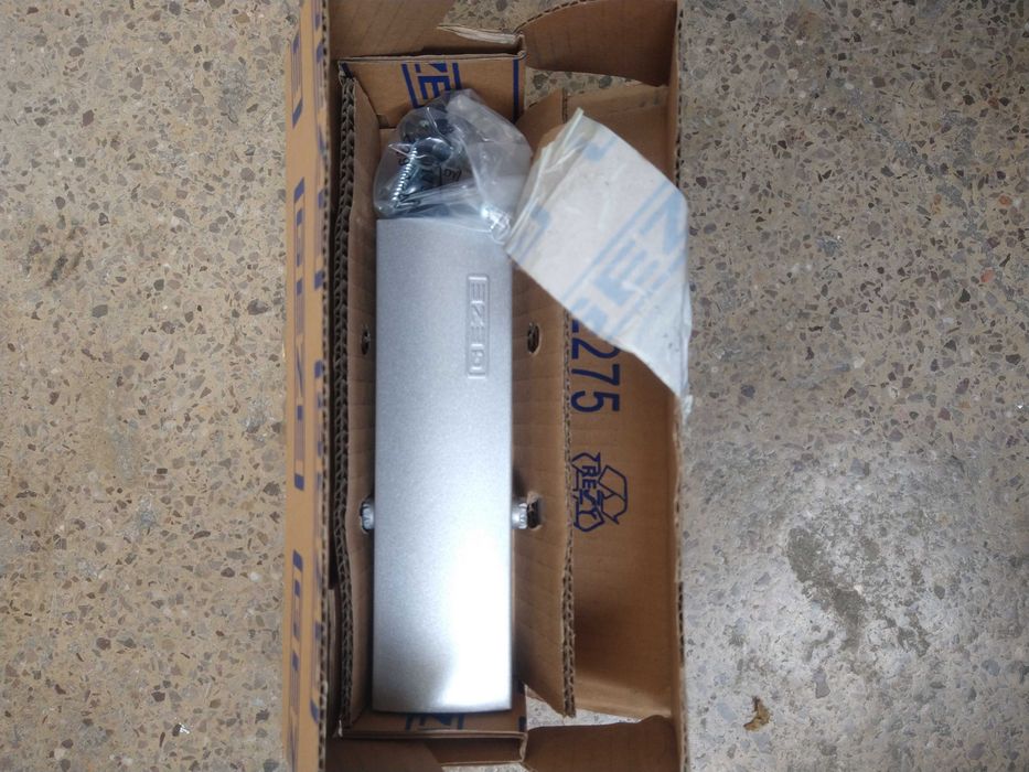 samozamykacz drzwi geze 1500 z ramieniem