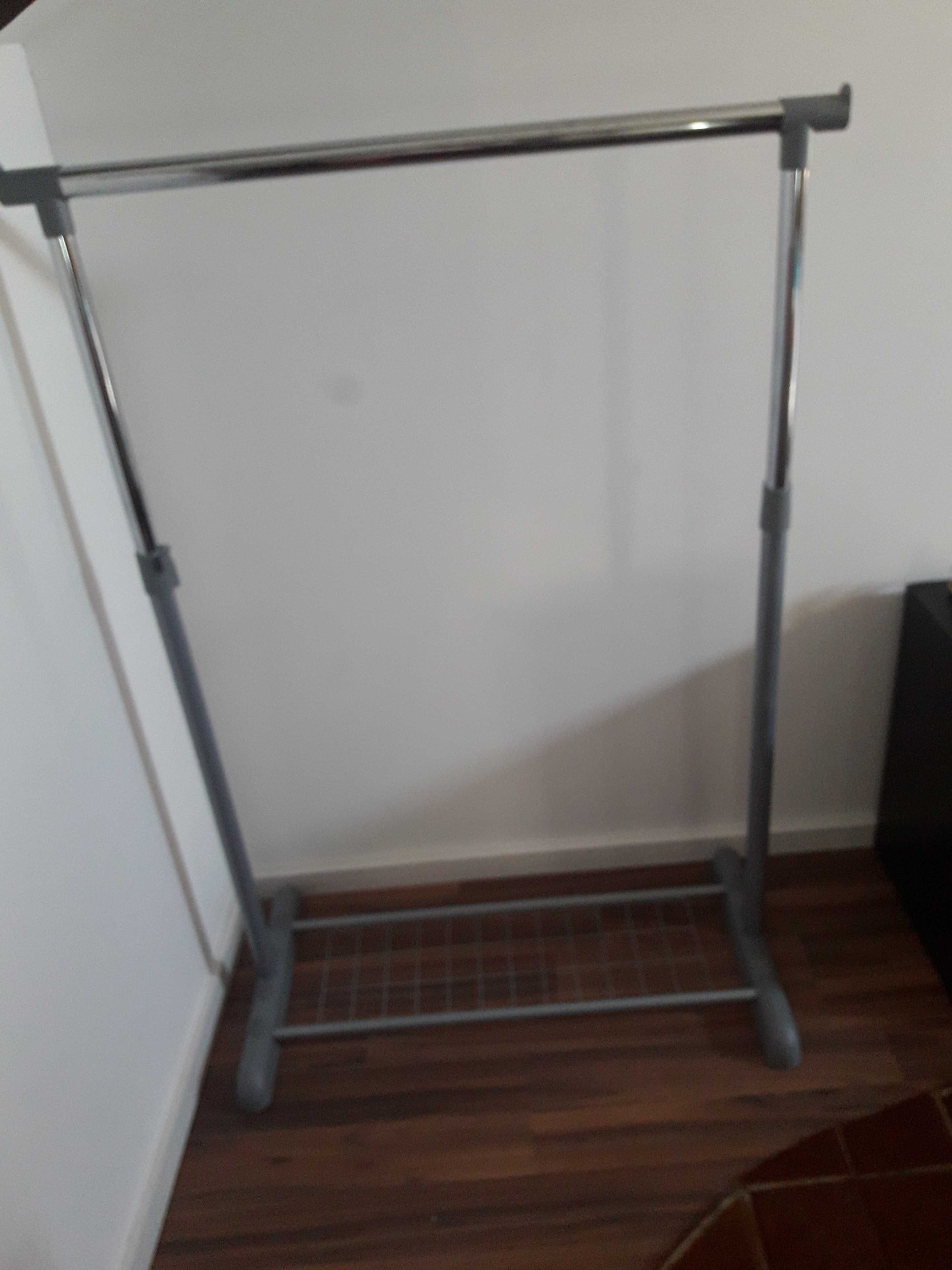 Vendo cabide com rodas e extensível