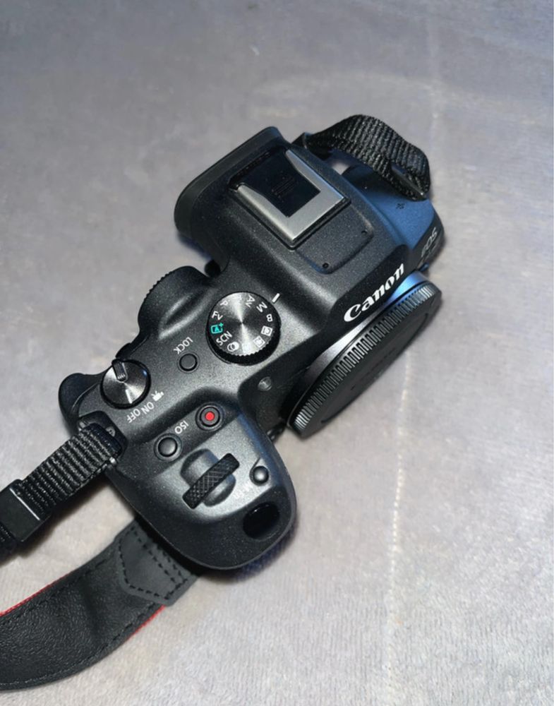 Camara Canon R7 (apenas corpo) com cerca de 16000 cliques