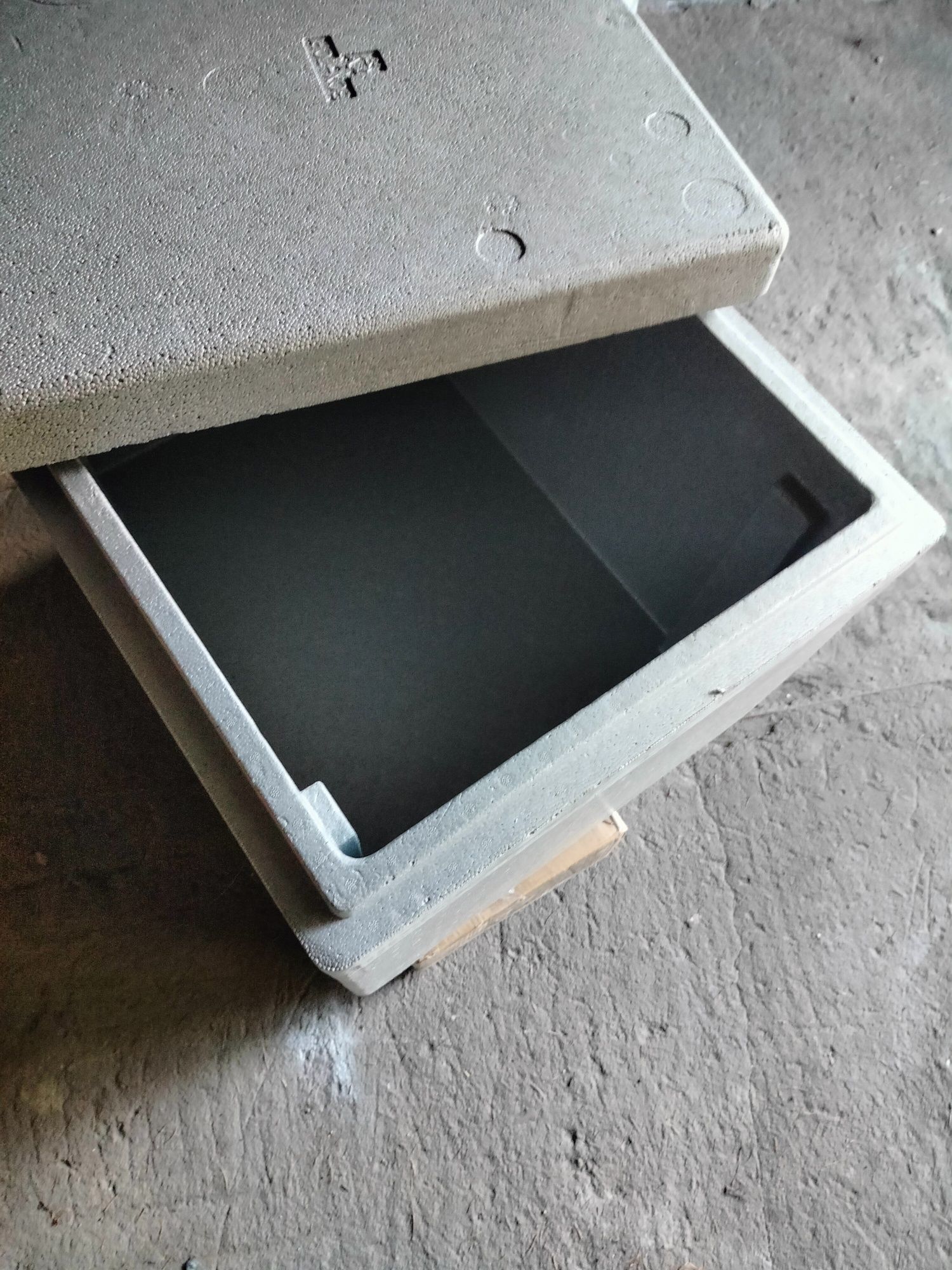 Pudło styropianowe, duży termos, termobox, styrobox, transport ryb.