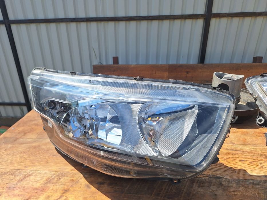 Lampy przednie iveco daily 2019r 72c18