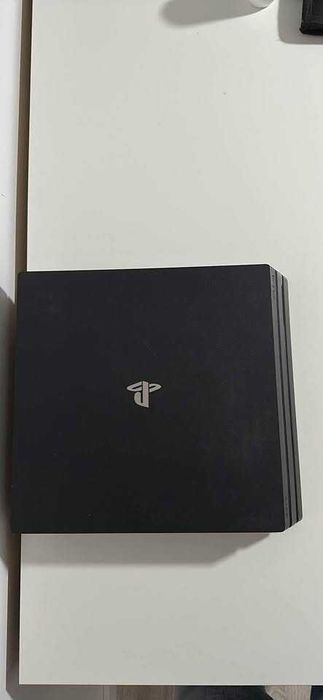 PS4 PRO como nova!