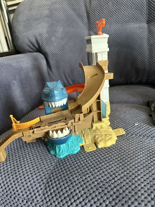 Hot Wheels  Акула