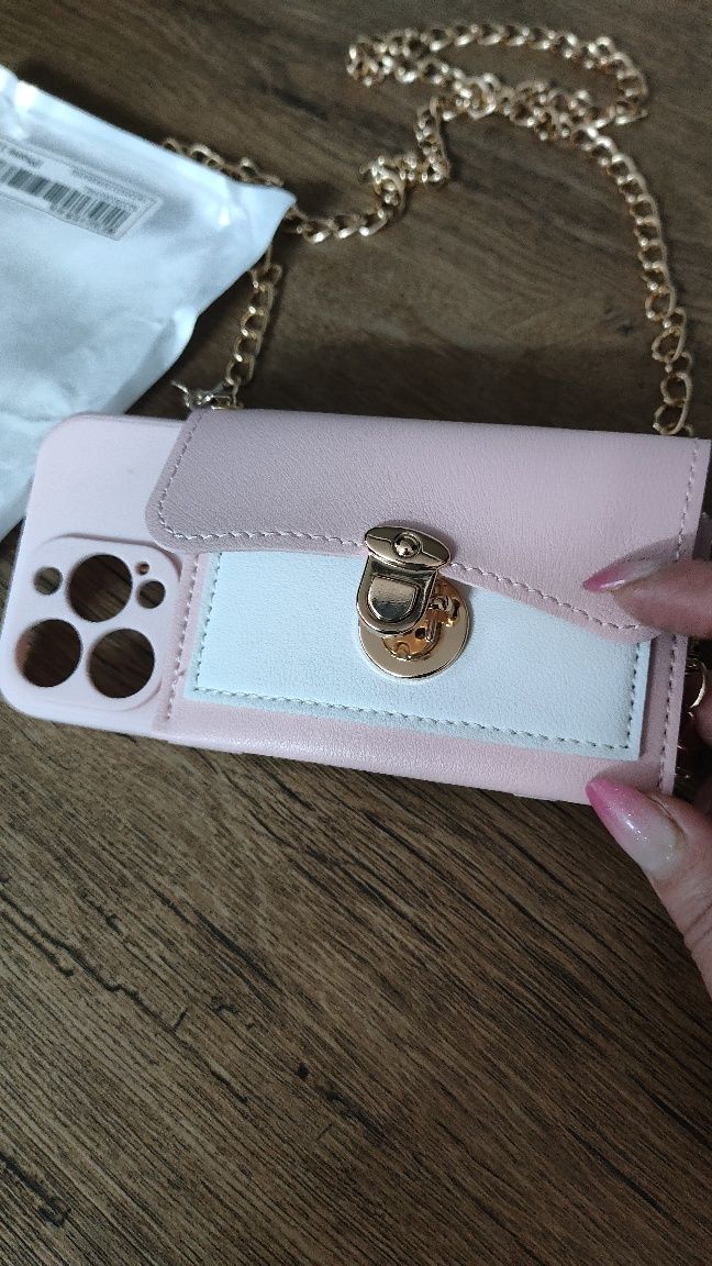Nowe śliczne etui do iPhone 13 pro z odpinanym łańcuszkiem .