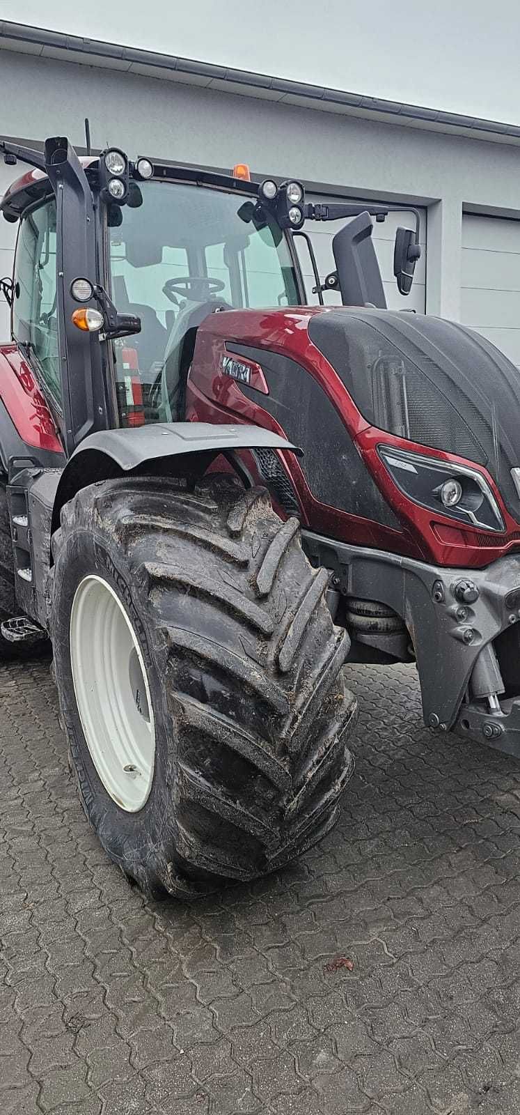 Ciągnik rolniczy Valtra T254 Versu