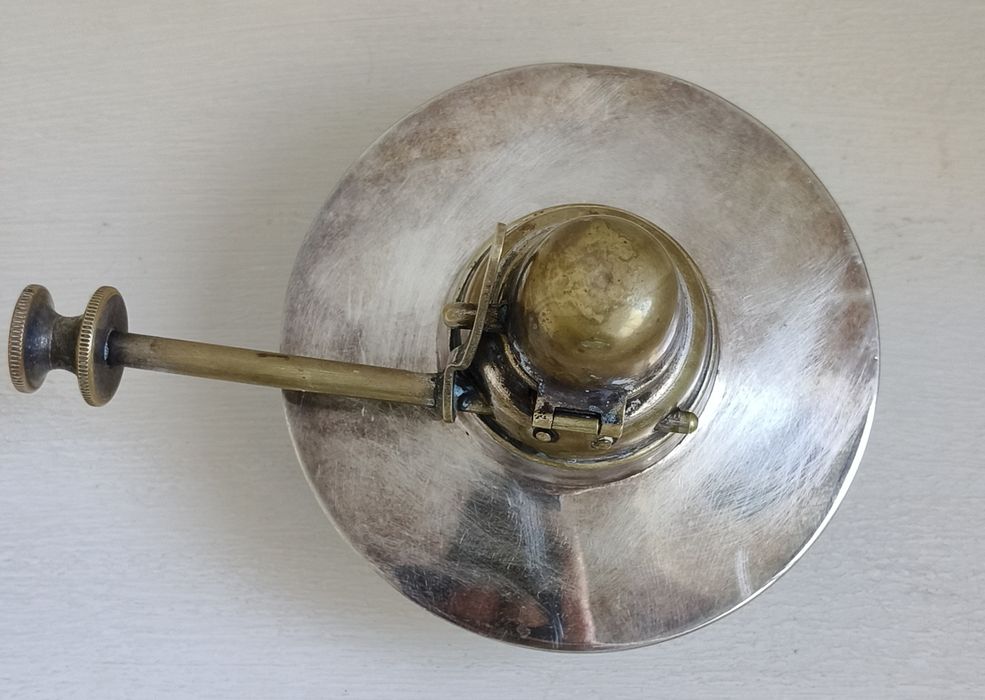 Isqueiro de mesa antigo