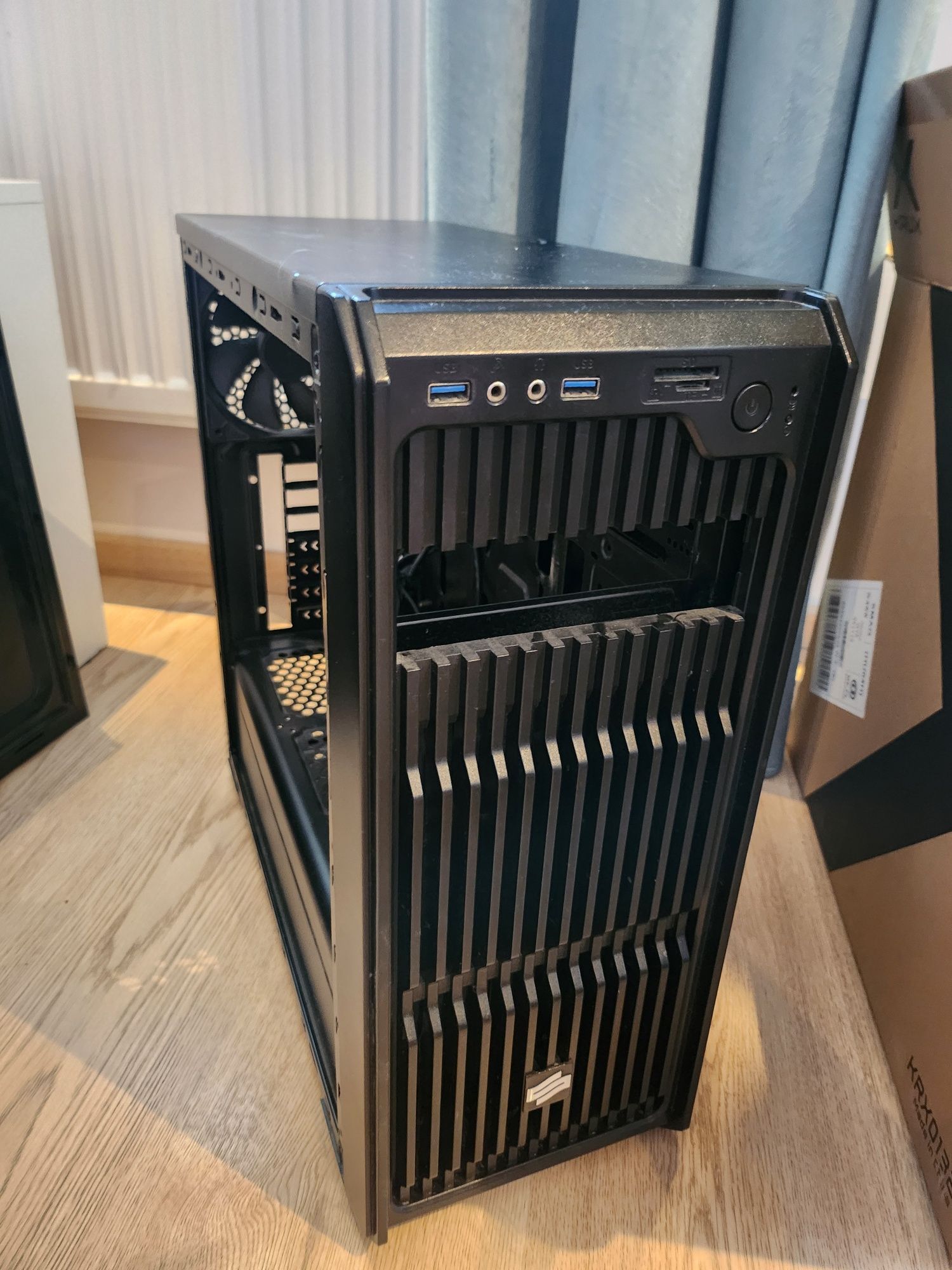 Napęd DVD -nagrywarka Asus i obudowa do komputera